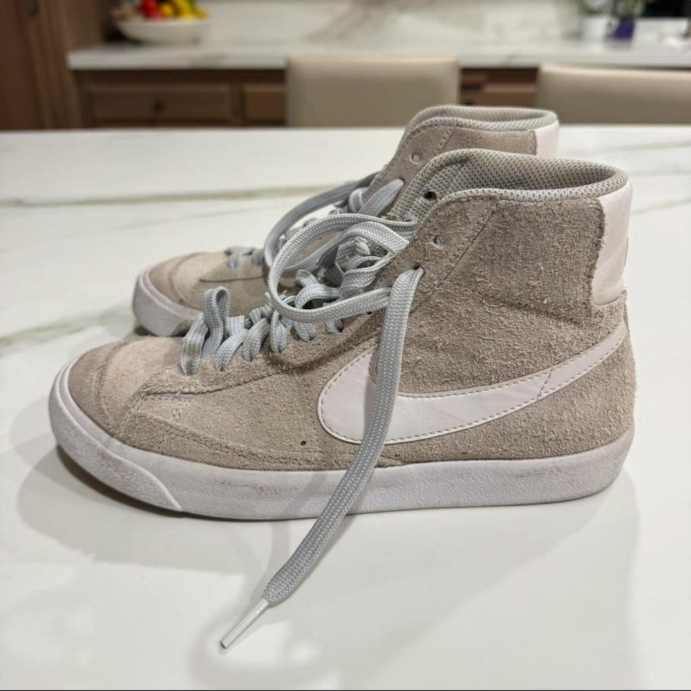 women's Nike Blazer Mid '77 suede desert sand/beige hightop sneaks